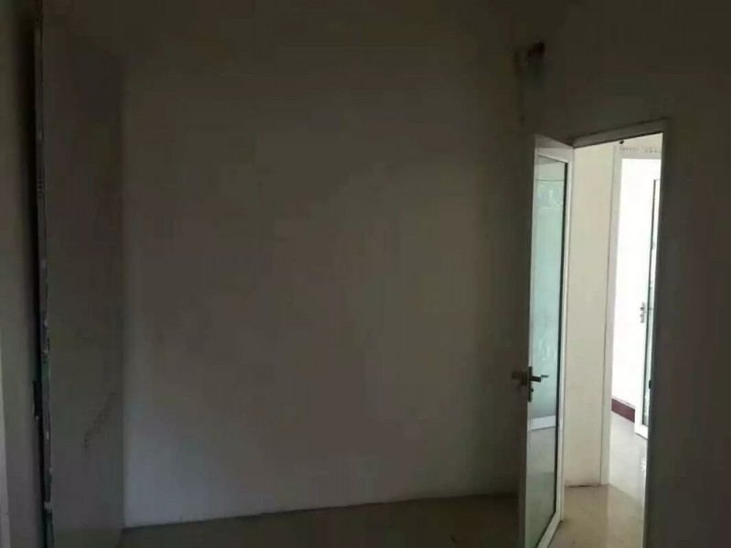 临街门市，门前可以停车，上下两层，上下各四十平米，天然气、暖气都有，附近有幼儿园（第 6 张）