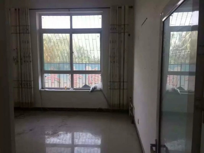 临街门市，门前可以停车，上下两层，上下各四十平米，天然气、暖气都有，附近有幼儿园（第 8 张）