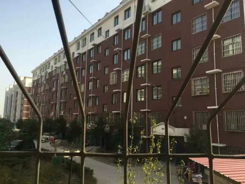 临街门市，门前可以停车，上下两层，上下各四十平米，天然气、暖气都有，附近有幼儿园（第 9 张）