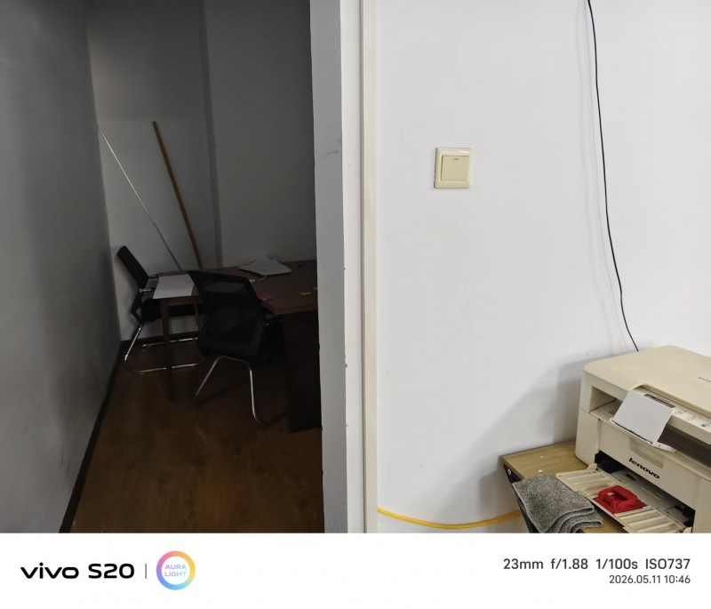 因业务繁忙顾不上低价转让赵都华润大厦16层，装修环境好，独立卫生间，会议桌 仓库（第 3 张）