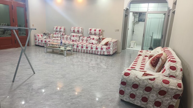房屋出租 
两个院  一个走楼下  一个走楼上 一间一表 可月租 年租都可以 （第 1 张）