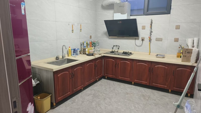 房屋出租 
两个院  一个走楼下  一个走楼上 一间一表 可月租 年租都可以 （第 3 张）