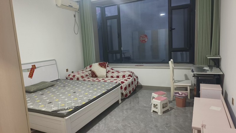 房屋出租 
两个院  一个走楼下  一个走楼上 一间一表 可月租 年租都可以 （第 8 张）