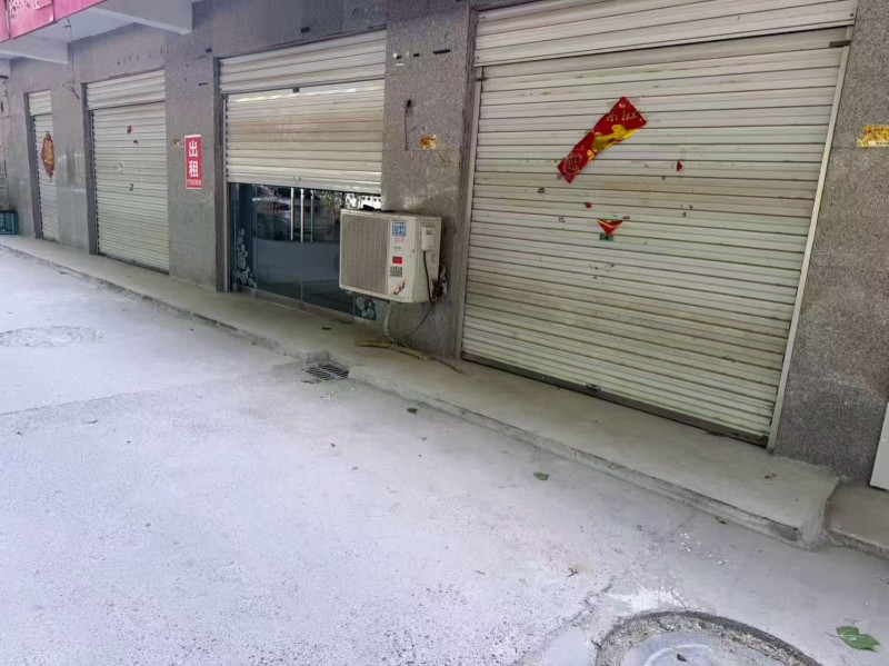出租新民居大门口四间门店内有8个套间（第 1 张）