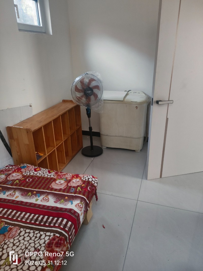 出租单元房带小院，空中花园南，小河道村，新房一层单元，干净整洁，
床、全新空调（第 7 张）