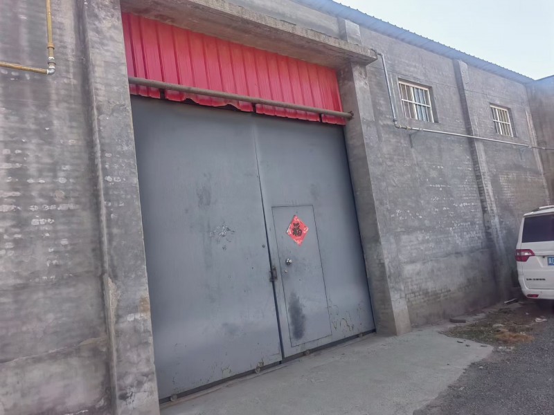 出租仓库：三百平，水电齐全，可改造，可进大车，交通方便，价格面谈。地址：河沙镇邯（第 6 张）
