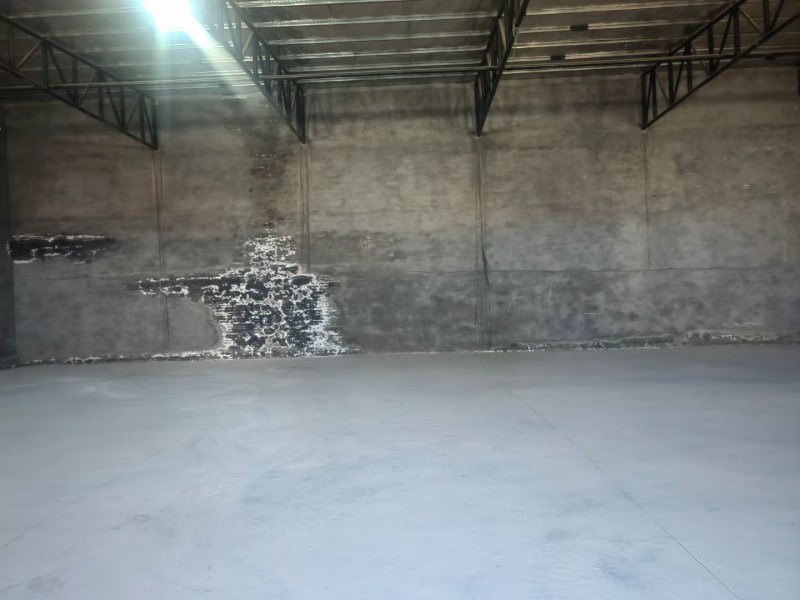 出租仓库：三百平，水电齐全，可改造，可进大车，交通方便，价格面谈。地址：河沙镇邯（第 3 张）