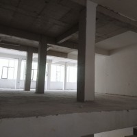 旺铺出租:一层（140平）二层（330平）可分租. 
地址:双李大厦路口东二十（第 4 张）
