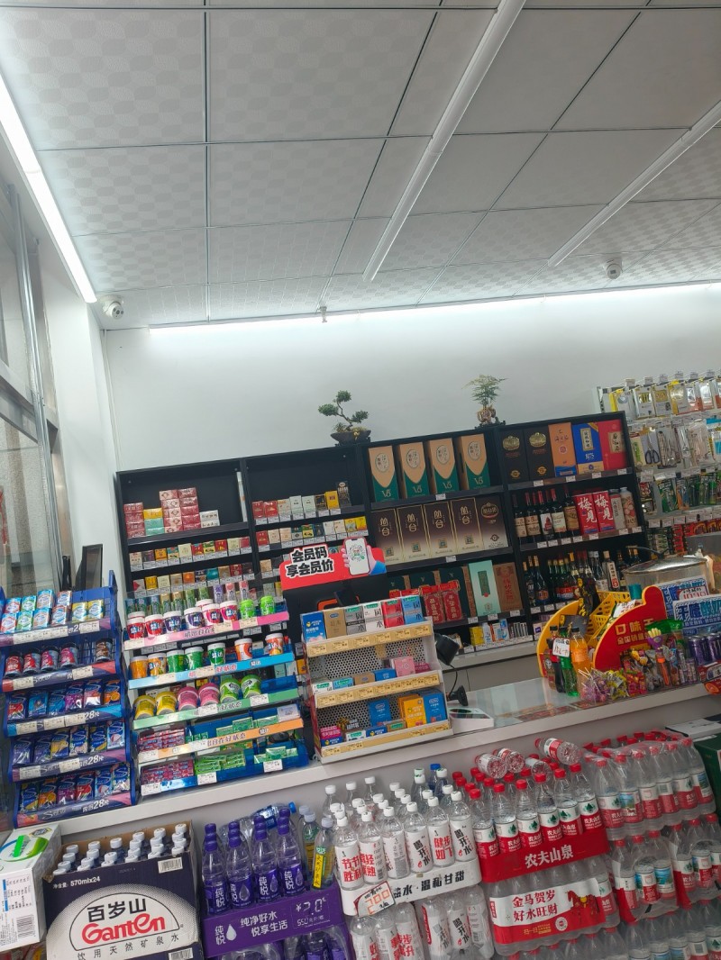 证件齐全，烟草证正常，设备全新完好，货品齐全，接手即可营业，无需二次投入。因本人（第 2 张）
