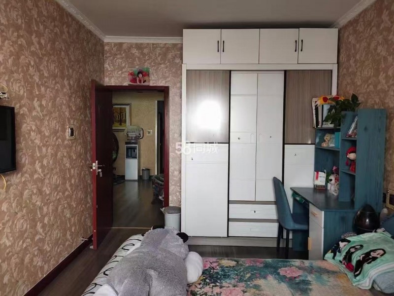 出租：
北海庄园高层，两室一厅，家具家电空调冰箱洗衣机网络，拎包入住。（第 2 张）
