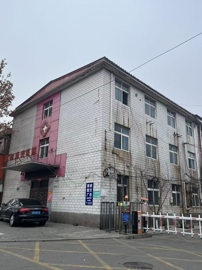 招租位置：人民路与光华路交叉口北行100米，路东，独栋三层楼，可开饭店、茶楼、养（第 1 张）
