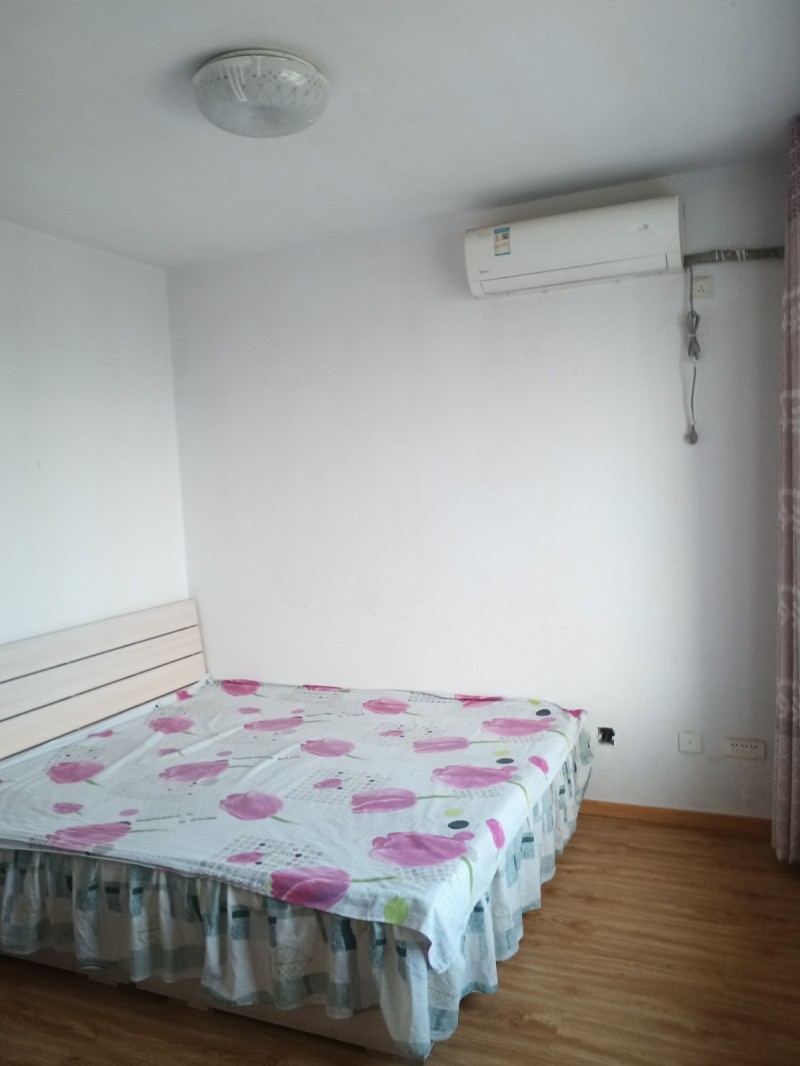 锦绣江南一号楼二单元26层，三室两厅一卫，家具家电齐全，有意者电话联系（第 2 张）