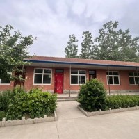 出租场地（厂房，房屋，院子） 
厂房有800平左右，带院子，有北屋6间，西屋3（第 4 张）