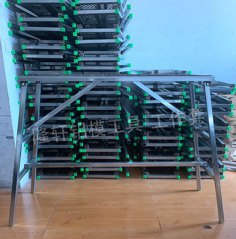 邯郸市隆轩金属制品有限公司
主产：铝模工具、工作凳、锤子、钩子、开模器、合模器（第 1 张）