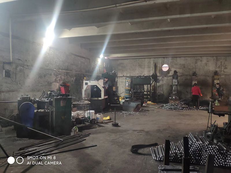 丙校梯形扣制造厂
主要生产：梯形扣丝杠、普通丝杠、地脚丝、U型丝、单头、双头、（第 1 张）