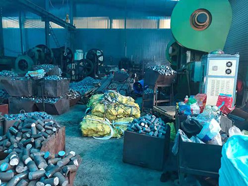 天增热锻螺母厂
主营：m20-m100、五六螺母、带垫母、圆母、高铁母、四方母（第 1 张）