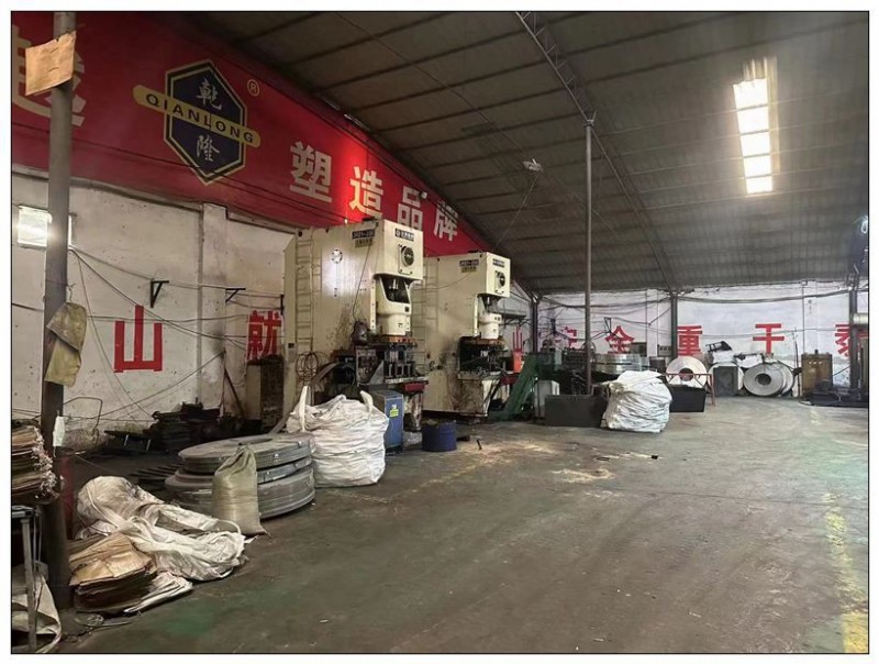 睿智光伏配件  
 
主营：C型钢支架，四孔支架，直连接，两空连接，三孔底座（第 2 张）
