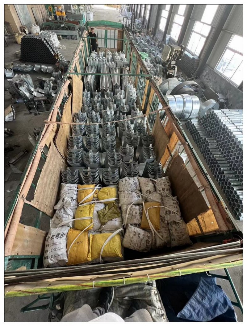 邯郸市联业交通设施有限公司
主营产品：波形护栏配件，护栏螺栓，三波防组块，两波（第 1 张）