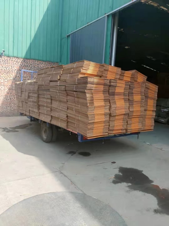 泰达纸箱包装厂
生产各种彩箱，牛皮纸箱，周转箱，市场箱，食品箱，礼品盒等等，并（第 1 张）