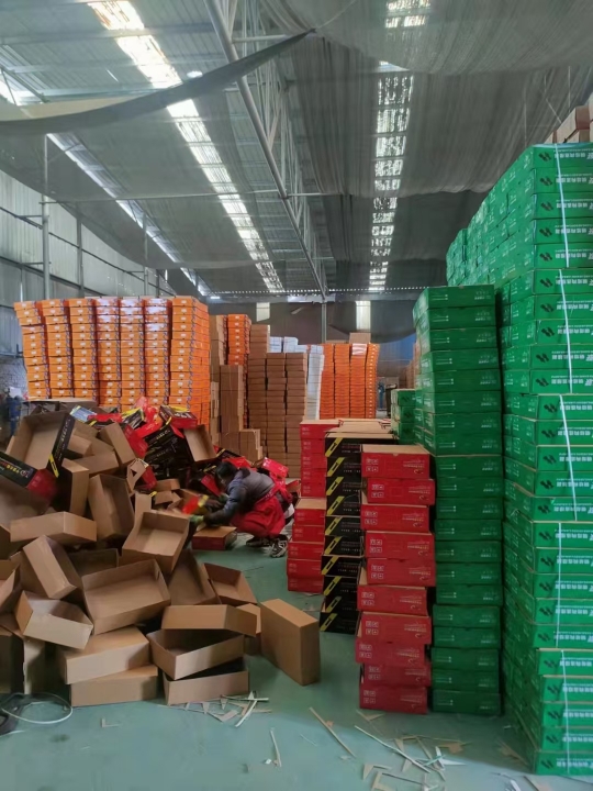 泰达纸箱包装厂
生产各种彩箱，牛皮纸箱，周转箱，市场箱，食品箱，礼品盒等等，并（第 2 张）