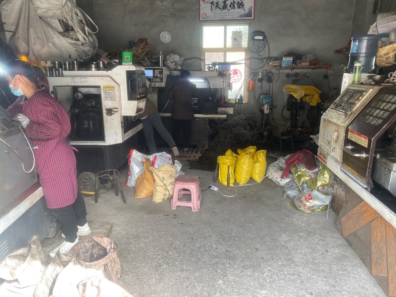 本门市有多台数控车床，定做异型件，异型母，销轴
地址：东滩头工业区（第 1 张）