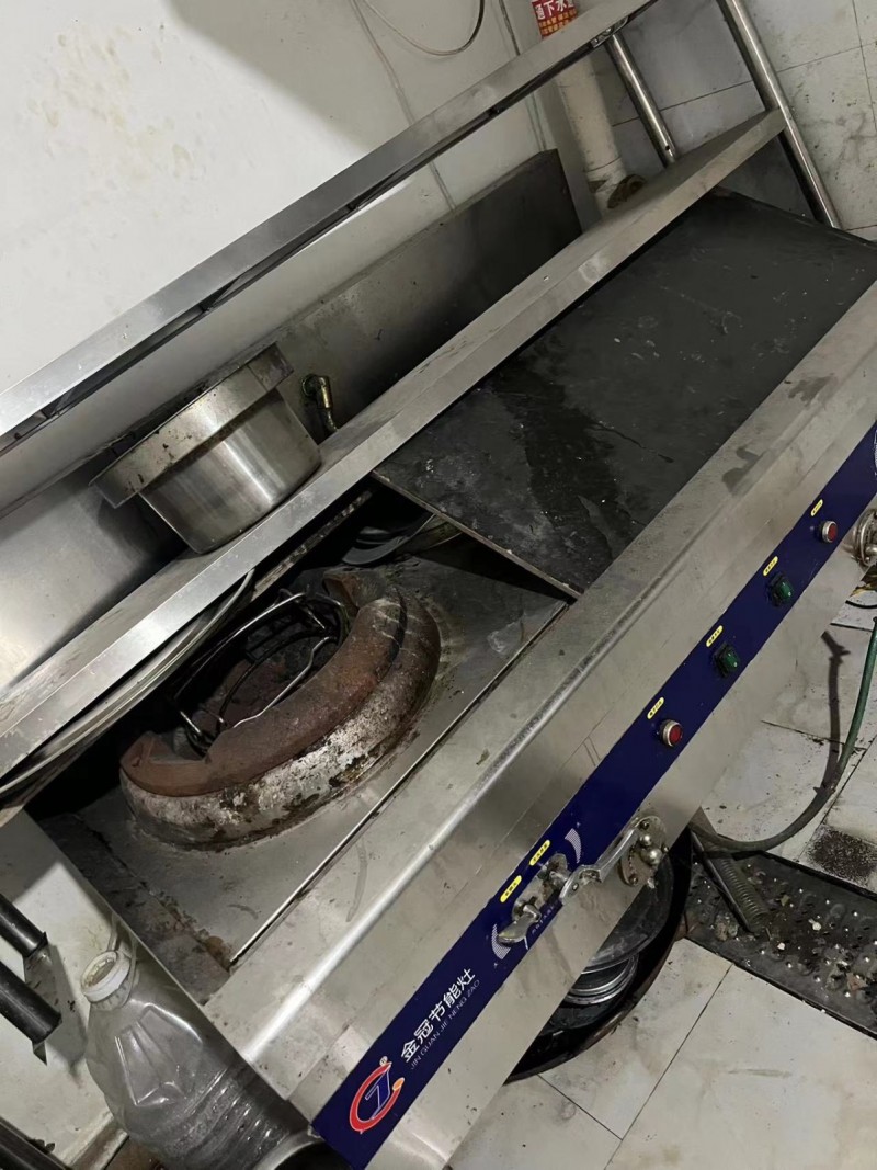 饭店不干了，处理些厨房用品，有一个四门冷柜，一个桌面冷藏柜，一个1.5米✖️0.（第 1 张）