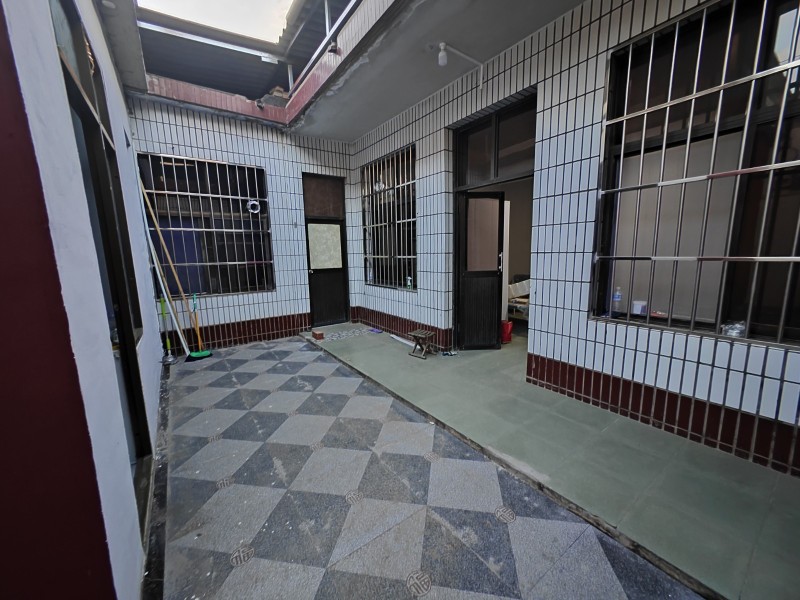 出租单身公寓，水电齐全，拎包入住，建材市场附近（第 1 张）