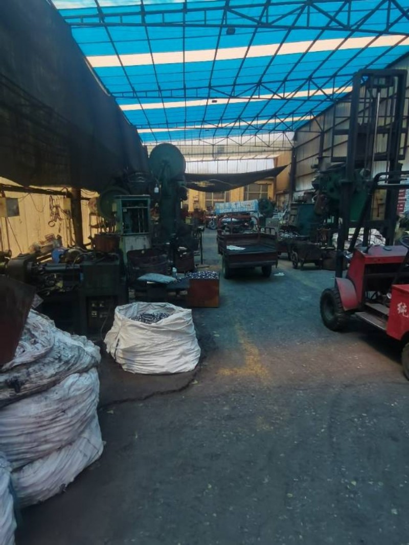 定做各种高强度异型螺栓，工况铁路配件。
道夹板，轨距挡板，轨距拉杆，压轨器，弹（第 1 张）