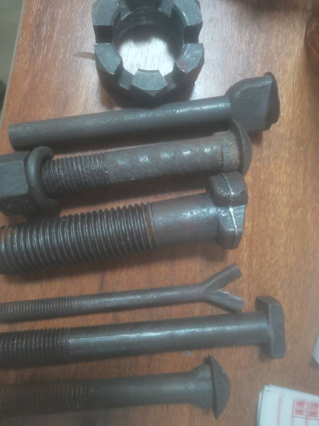 现货供应10 30，高强度鱼尾丝成套鱼尾丝，镀锌鱼尾丝，定做6-80异型螺栓
（第 1 张）