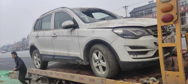 高价收：报废车，僵尸车，火烧车，水淹车，事故车，二手车，是车就要。
国家正规销（第 3 张）