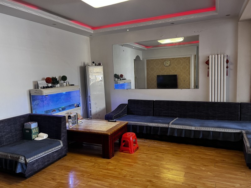 个人出售名关房租一套，电建小区，，110平，二室一厅，在第5层，30万，家电齐全（第 1 张）