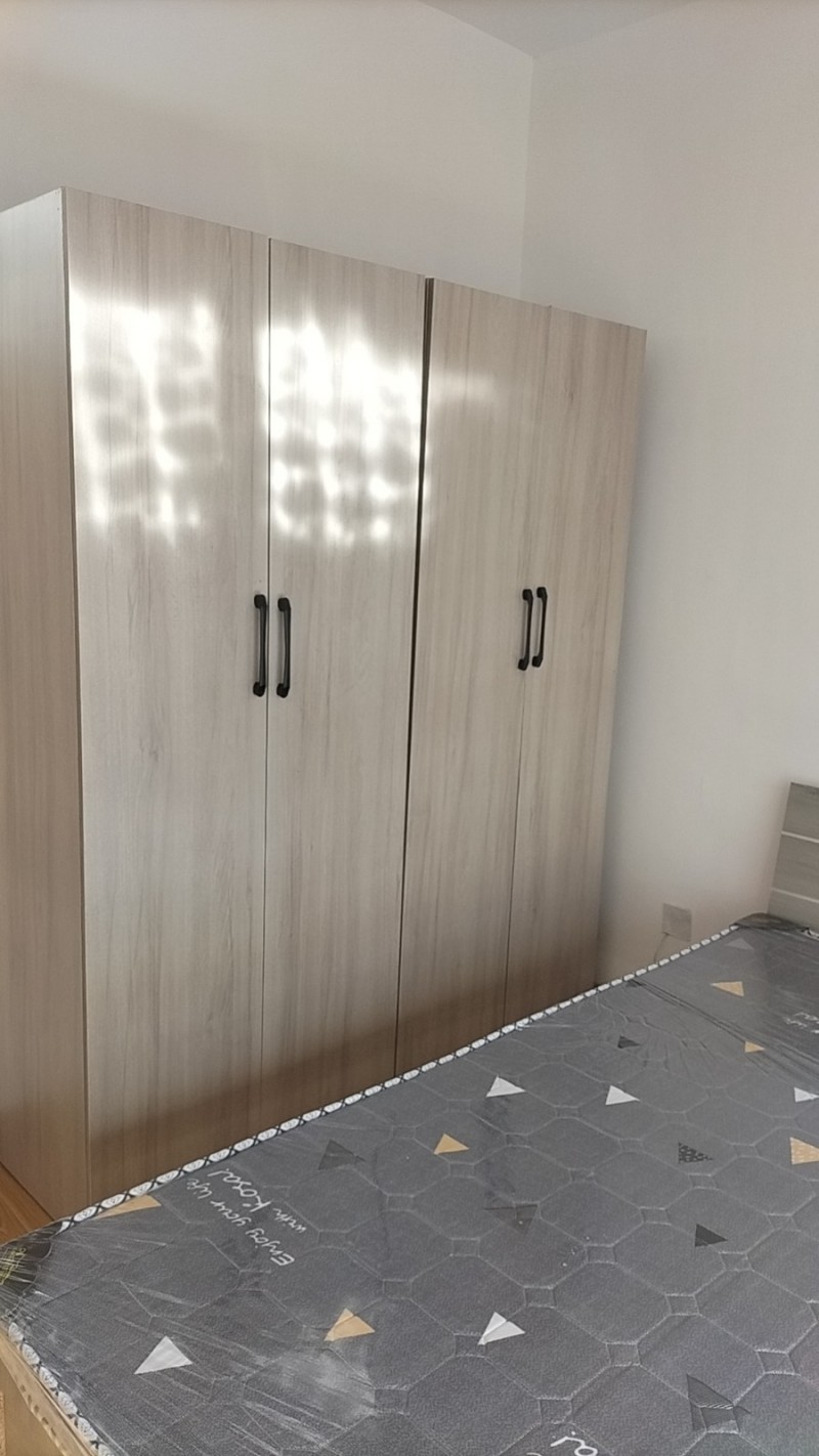出租：洺州植物园东（紫钢苑）新单元楼一套，配有空调家具家电天然气，太阳能，中间楼（第 6 张）