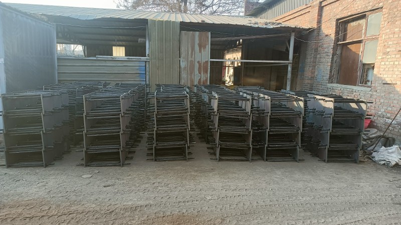 【闫明二保焊】 异型件焊接，大量接单，量大从优。 
专业大型电焊二保焊， 专业（第 5 张）