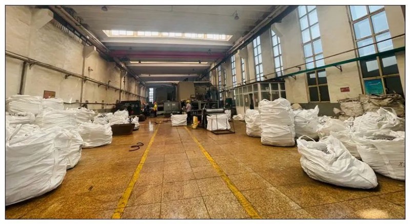 邯郸市锦昌金属表面处理有限公司
锦昌热镀锌加工
车间对外加工：螺栓螺母，地脚（第 2 张）
