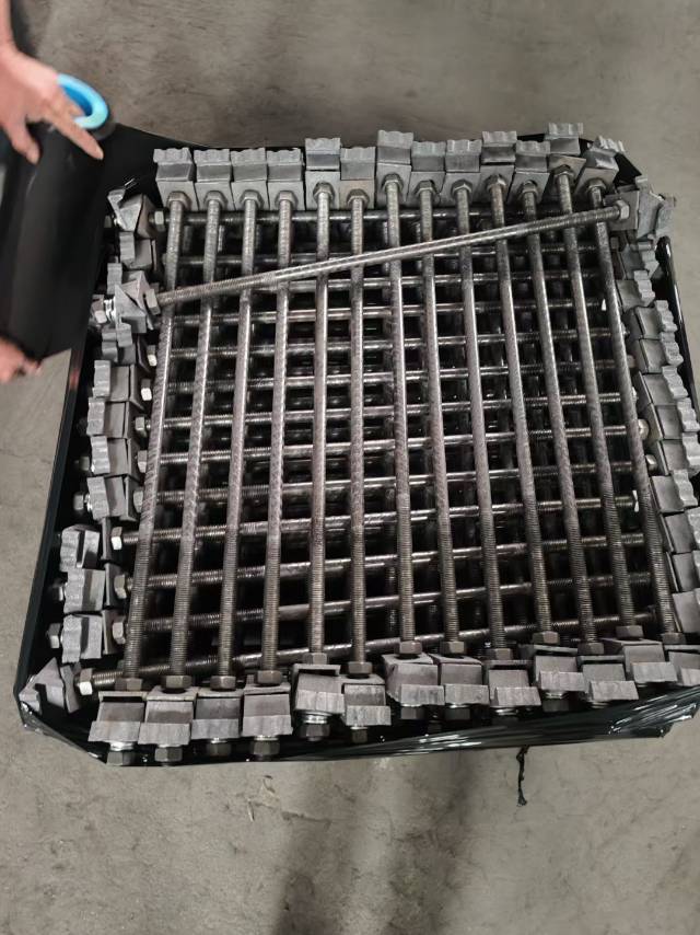 河北坤标®铁路器材有限公司主营产品
铁路配件系列：普通道钉、螺旋道钉、六角螺纹（第 4 张）