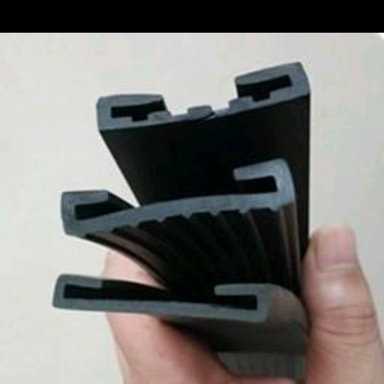 专业生产管束胶条，P型卡胶条。（第 1 张）