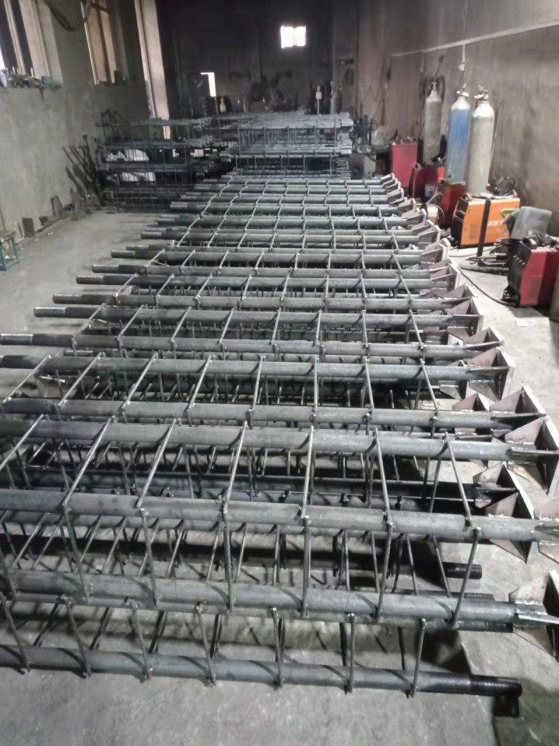 雄涛电焊加工厂
电焊二保焊专业制作及加工各种预埋件，地脚螺栓，钢结构.光伏配件（第 2 张）