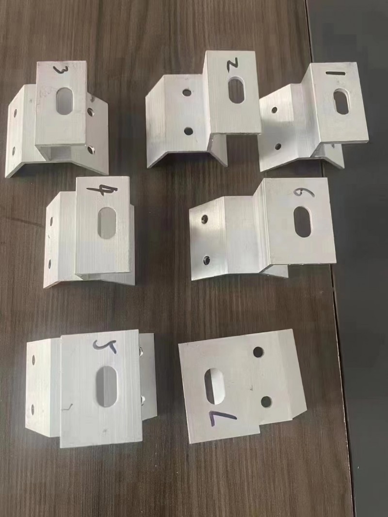 邯郸市永年区腾轩紧固件制造有限公司生产主营： 
一厂：有500吨液压机，300（第 8 张）