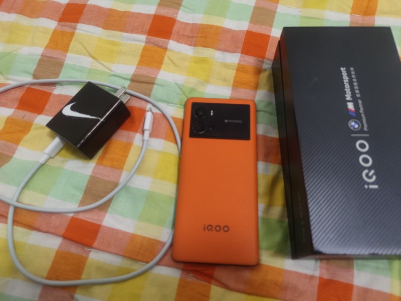 Iqoo9pro12+256在保到24年11月底，原装120W快充，还可以在售后（第 3 张）