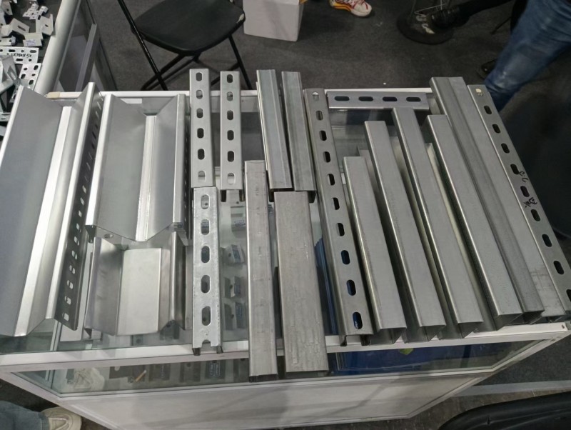 光伏支架光伏配件锌铝镁支架热镀锌支架等一站式供应商（第 1 张）