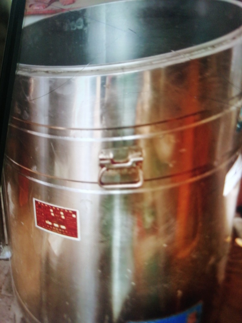 出售饭店用品，立式面条机，60煮面炉，烤箱，90电饼铛，冰柜，货架。还有五金用品（第 2 张）