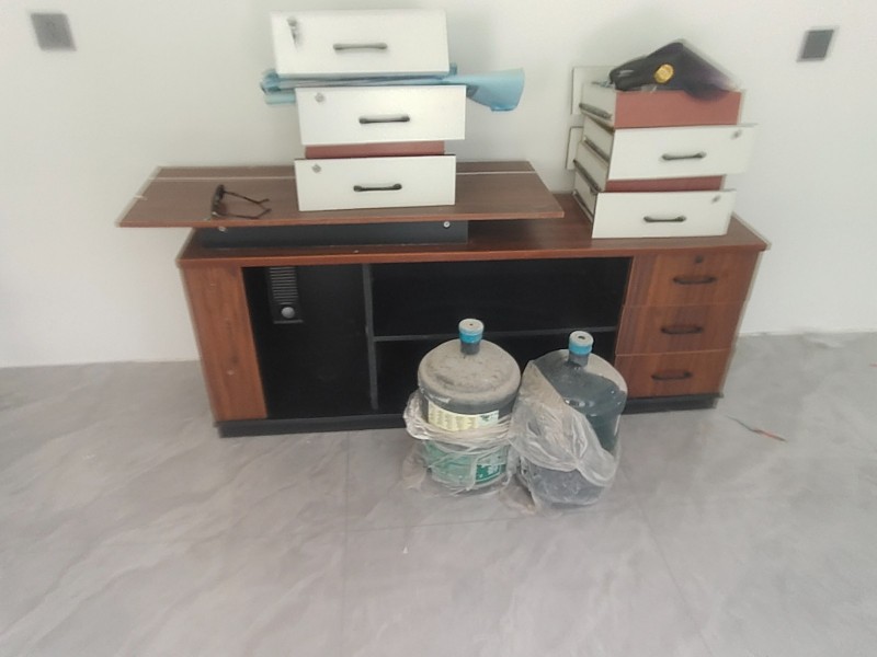 几乎全新的办公桌，沙发茶几，性价比较高，让你绝对不后悔的物品（第 2 张）