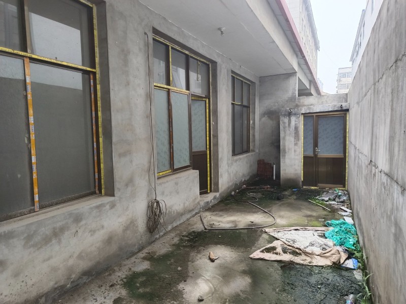 环保人家一套独院（毛坯），二实、五实、实验中学学区房，水电齐全、地暖已铺、有土地（第 3 张）