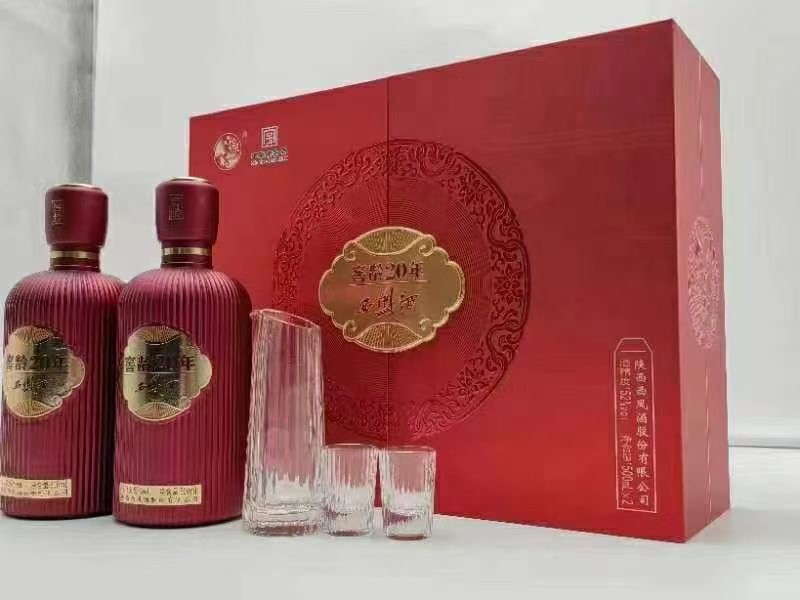 西凤酒高中低档，批发,团购，宴席，力度大。地址火车站南1公里路东召飞烟酒（召庄桥（第 6 张）