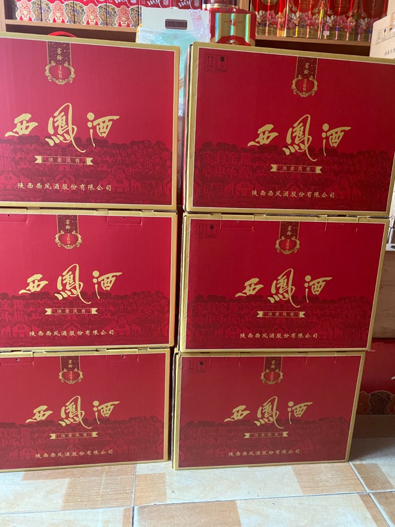 西凤酒高中低档，批发,团购，宴席，力度大。地址火车站南1公里路东召飞烟酒（召庄桥（第 8 张）