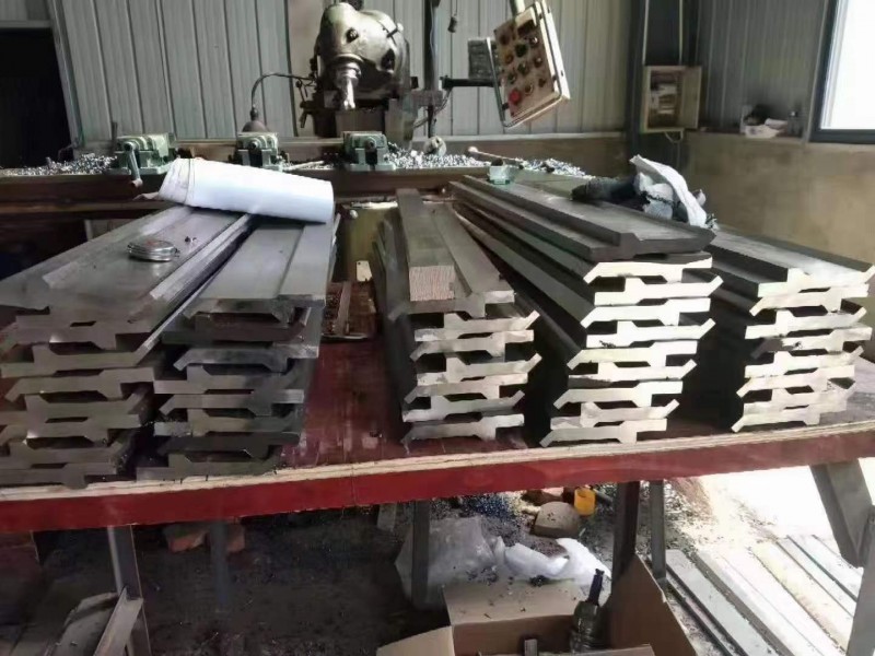 专业生产折弯机模具，剪板机刀片，铁塔厂冲头冲模，等各种刀片，24小时合作服务（第 3 张）