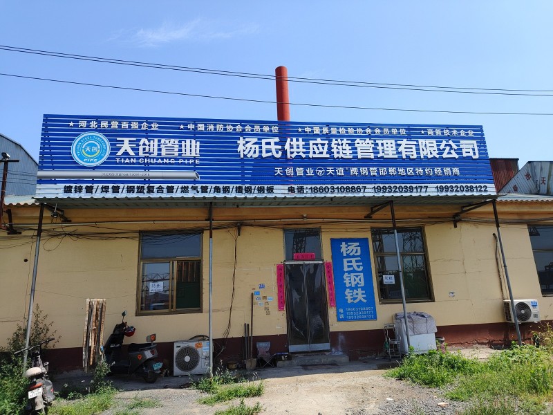 门市位于107国道旁边，贵龙钢材市场院内，客源稳定，待办公家具接手可直接营业。（第 2 张）