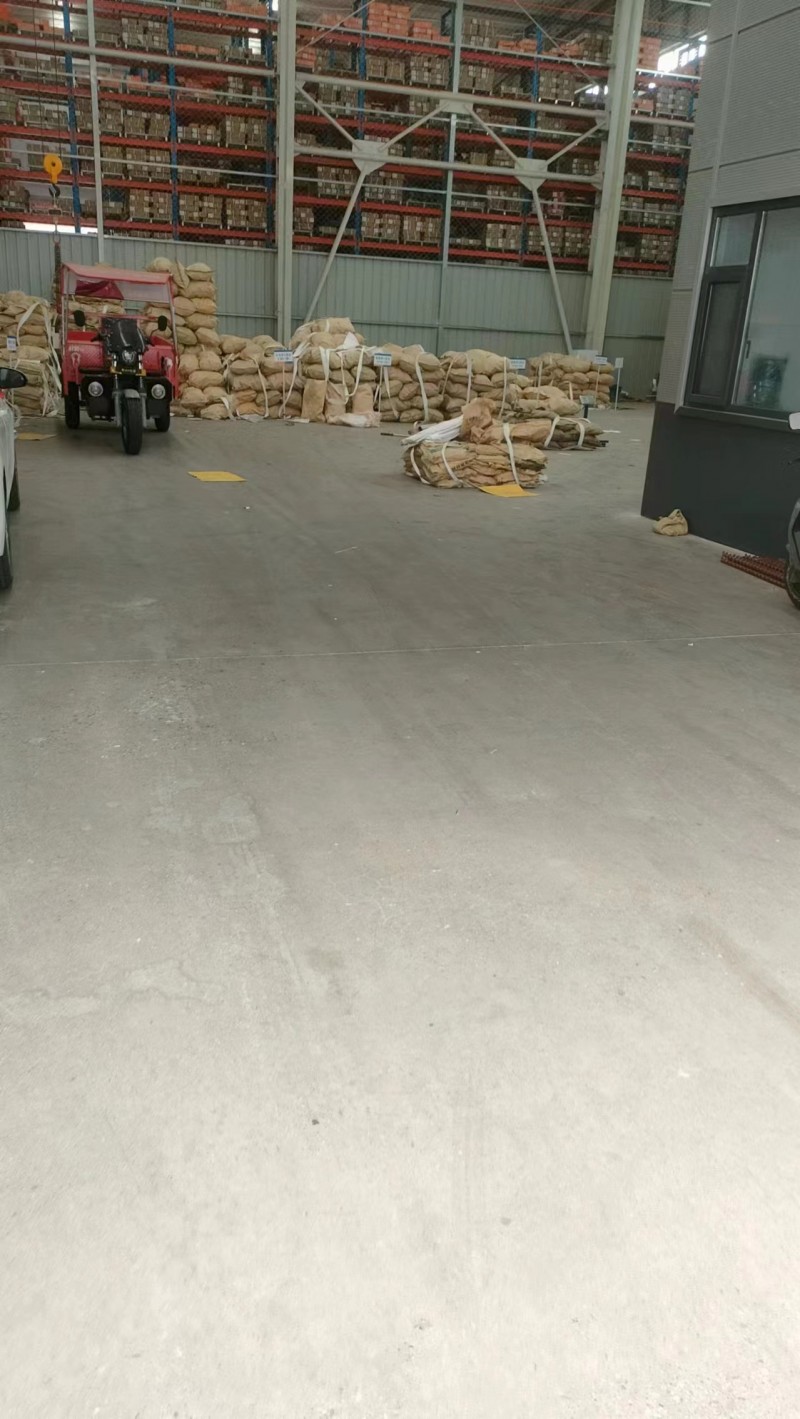转租 世创物流港仓库560平
带有办公楼上下两层带航吊办公用品
如有业务的提（第 4 张）