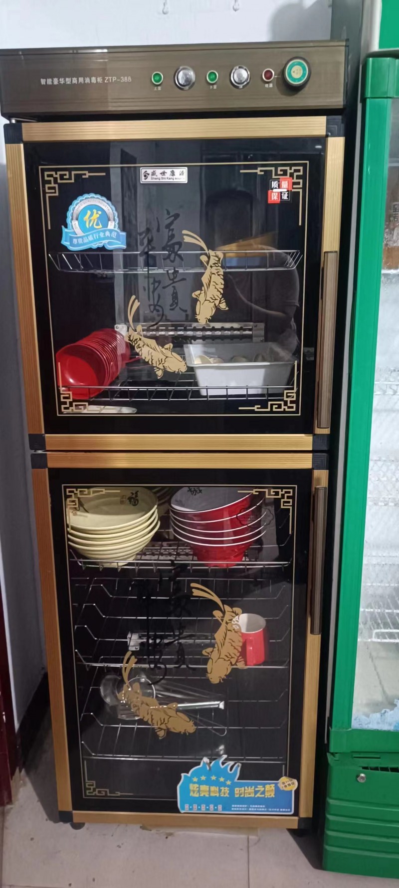 小店停业变卖用具
东西用了一年多一点
各种用具都是九成新
地址：西阳城（第 3 张）