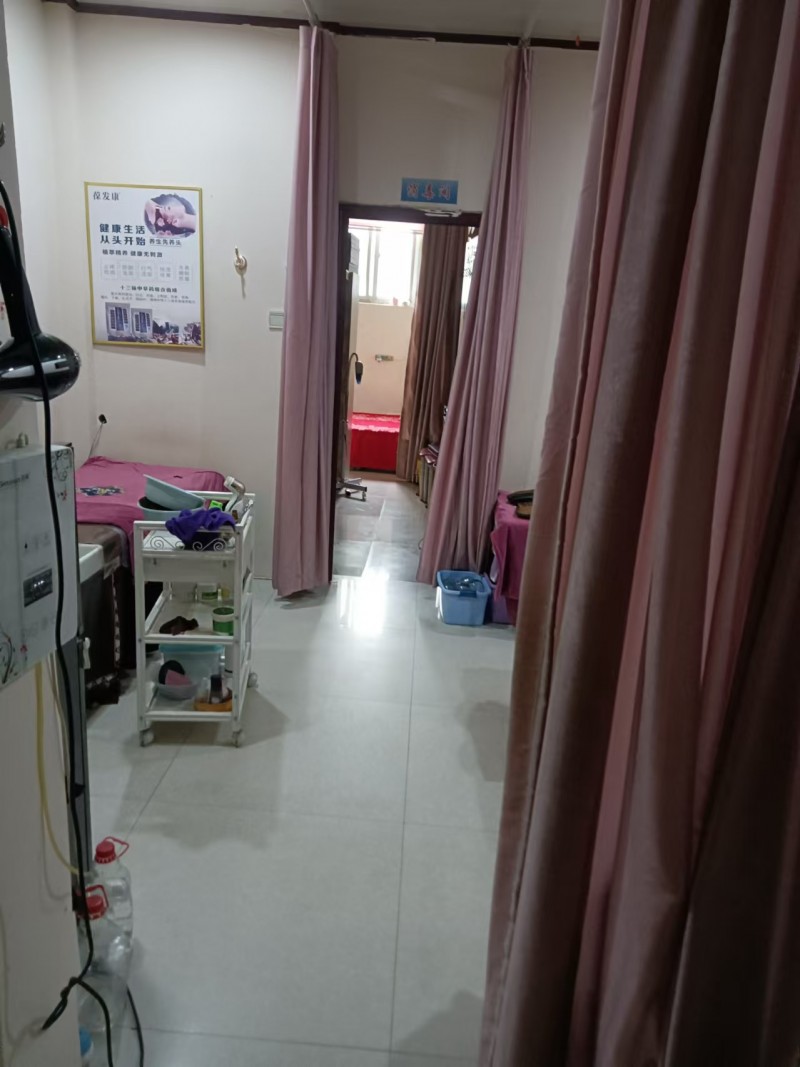 门市出租：南北15米，东西5米，位置：北苑新城801站建材市场附近（第 3 张）
